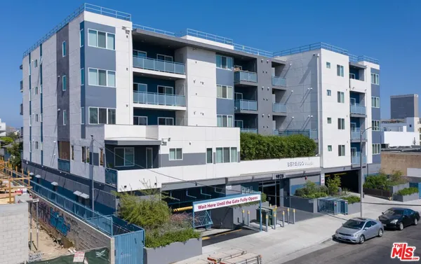 $1,950 | 1025 South Berendo Street, Unit 504, Los Angeles, CA 90006