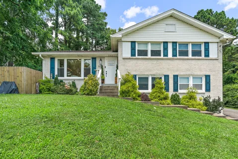 $825,000 | 5028 Briarwood Drive, Nashville, TN 37211