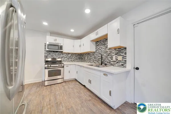 $2,100 | 712 Northampton Street, Easton, PA 18042