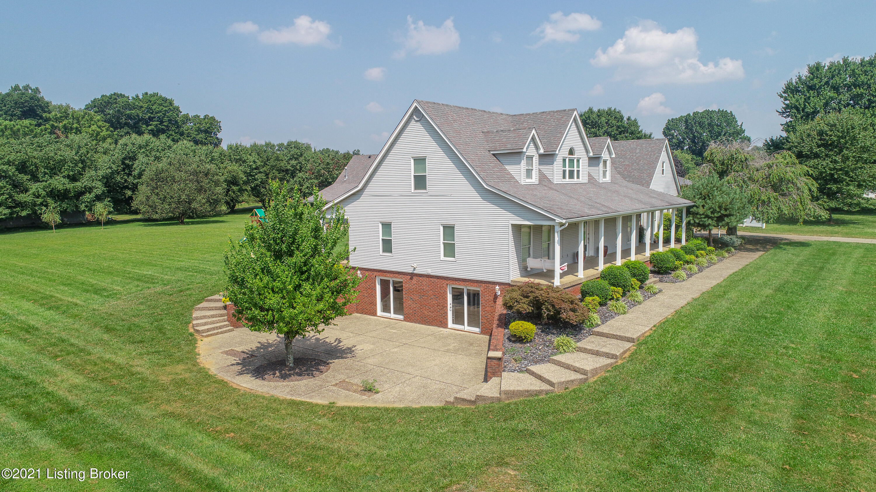 587 West Laurel River Road Shepherdsville, KY 40165 - Photo 54 of 71 Side walk out patio