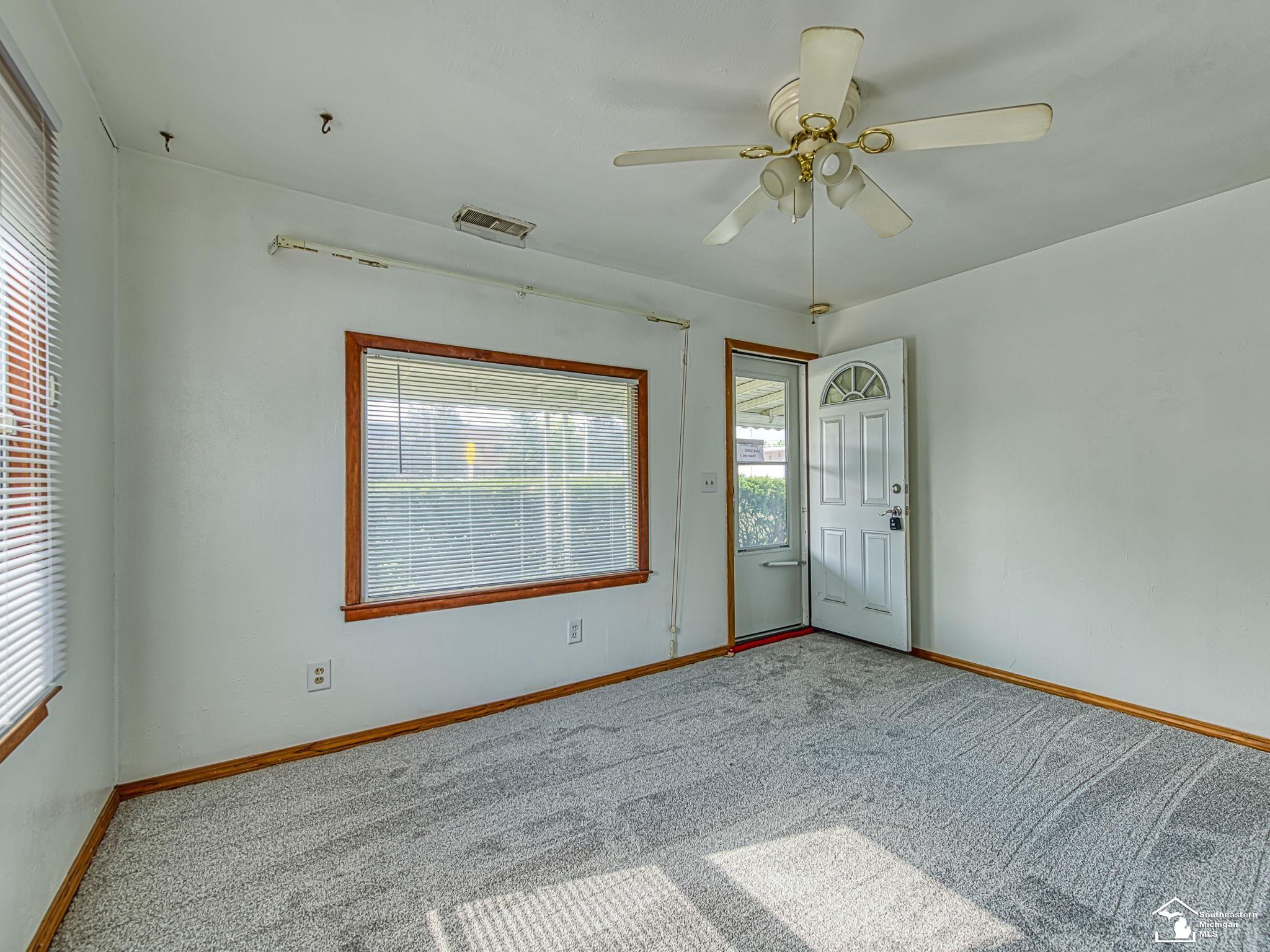 20212 Northline Road Taylor, MI 48180 - Photo 5 of 41 50185138-9752bb69-7b09-43ec-9518-cbab7d786215.JPG