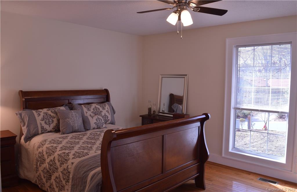 73 Knoll Ridge Drive Asheville, NC 28804 - Photo 6 of 20