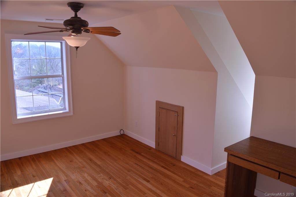 73 Knoll Ridge Drive Asheville, NC 28804 - Photo 9 of 20