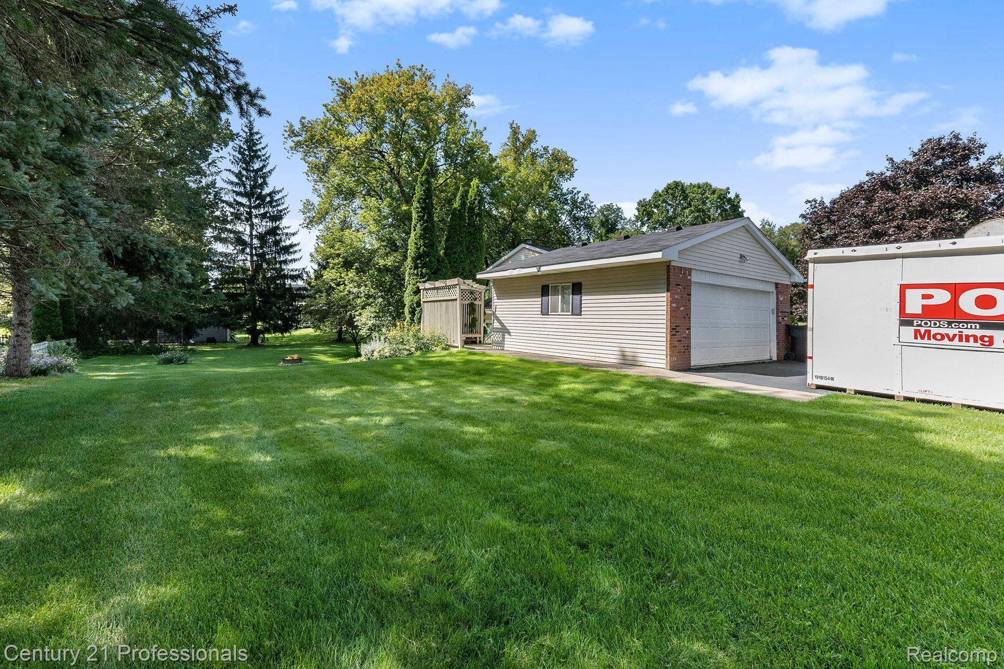 3857 Rohr Road Lake Orion, MI 48359 - Photo 26 of 31 Large Corner Lot