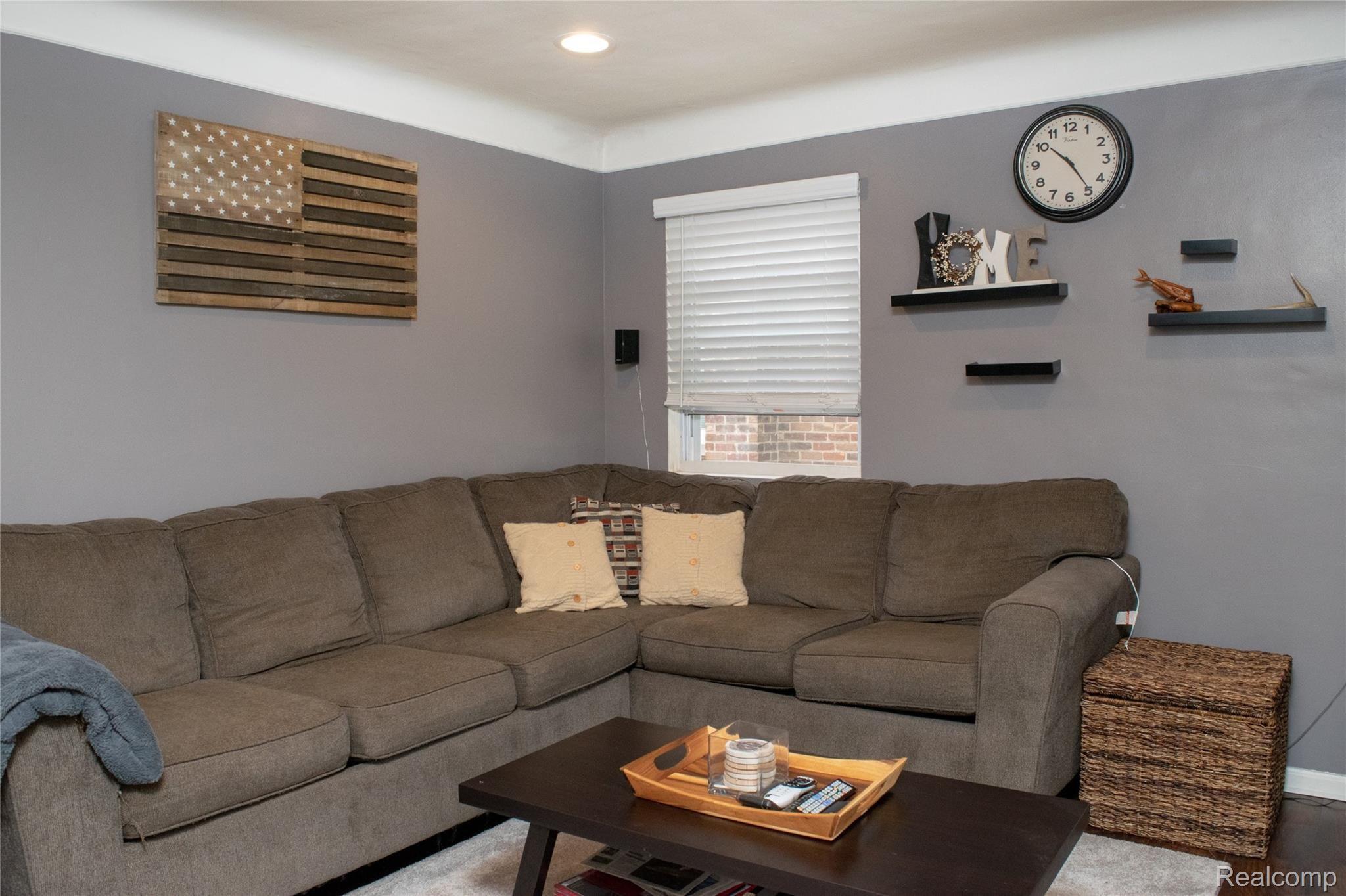 9640 Ruth Avenue Allen Park, MI 48101 - Photo 3 of 18 DSC_0185.jpg