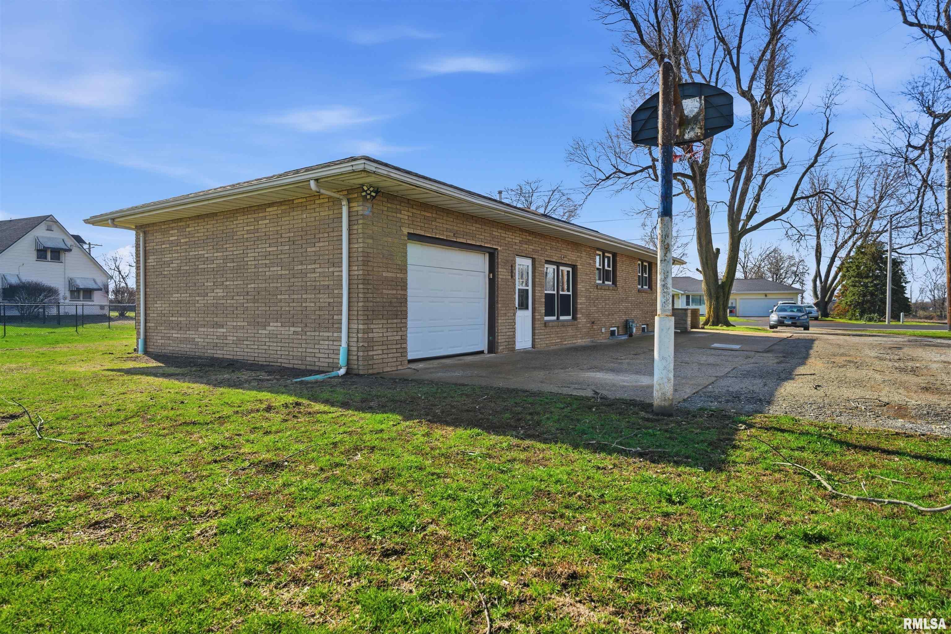 2841 Allentown Road Pekin, IL 61554 - Photo 3 of 26