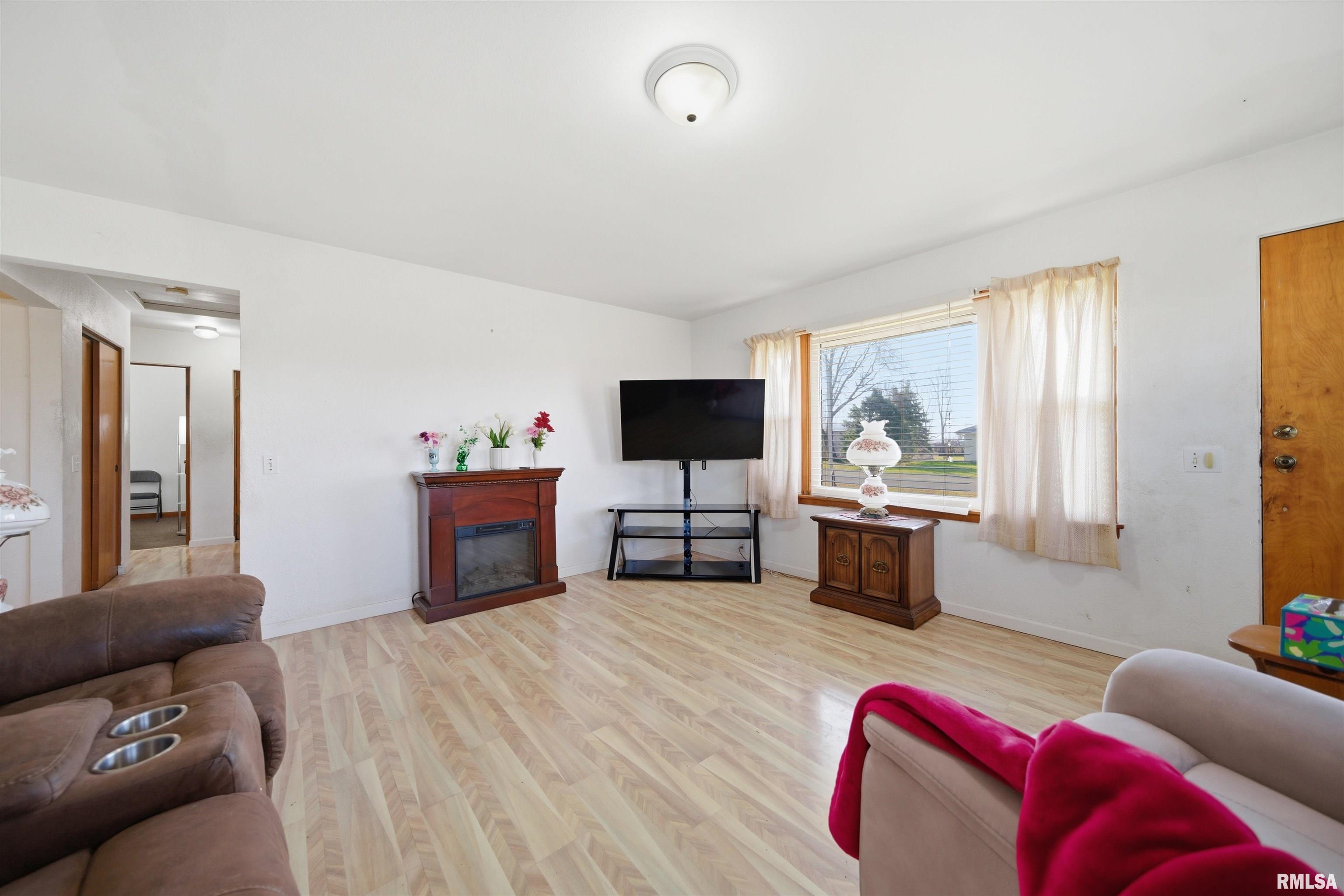 2841 Allentown Road Pekin, IL 61554 - Photo 4 of 26