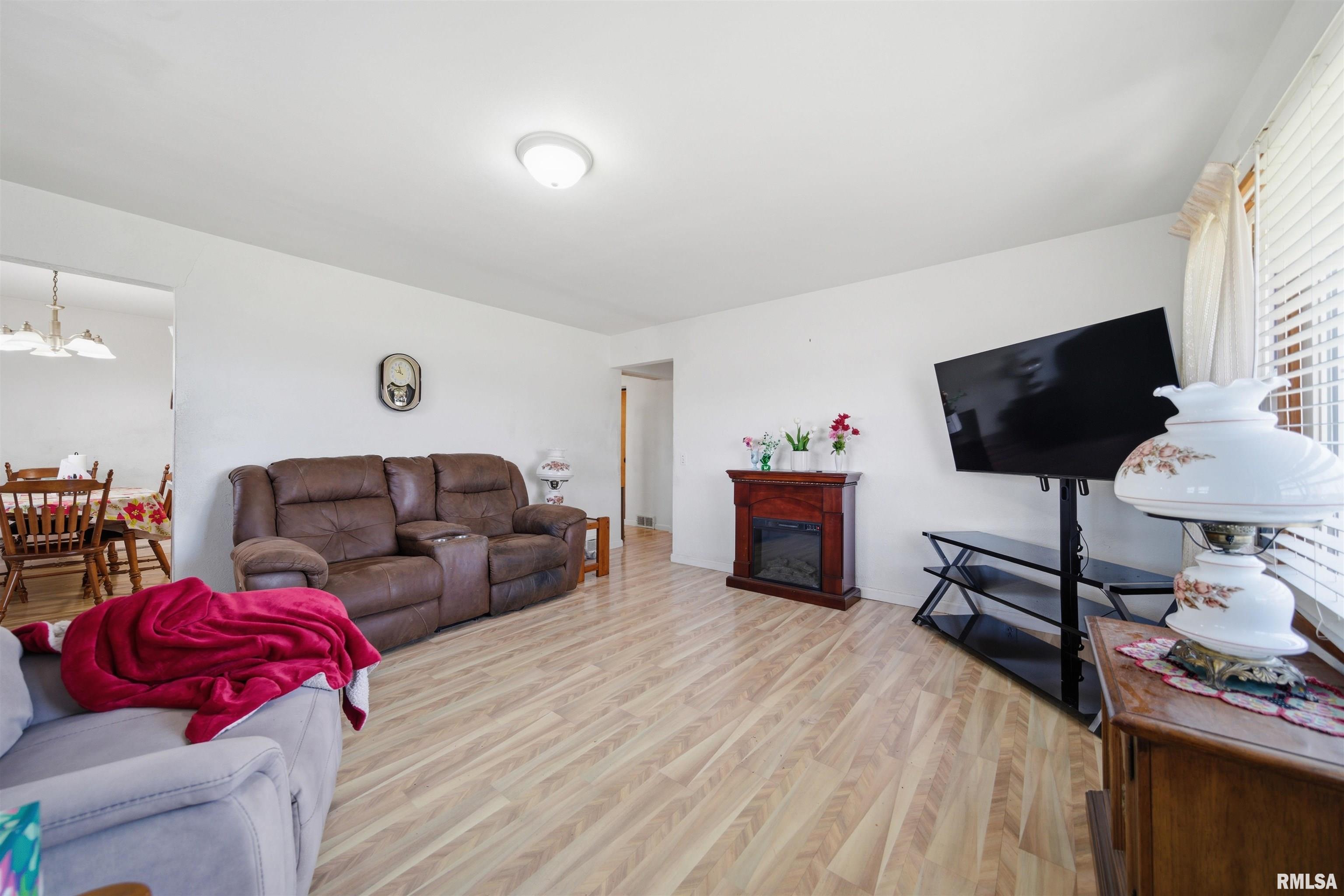 2841 Allentown Road Pekin, IL 61554 - Photo 5 of 26