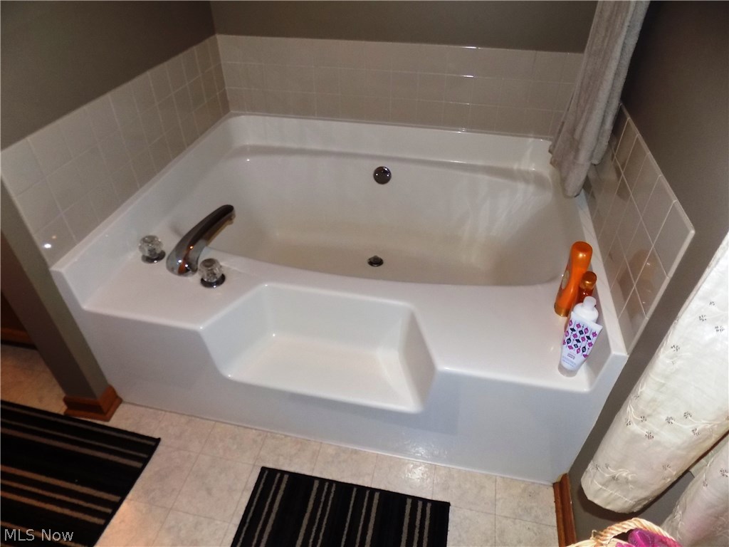 2120 Lynn Road Kent, OH 44240 - Photo 18 of 25 Master Bath Room with soaking tub.