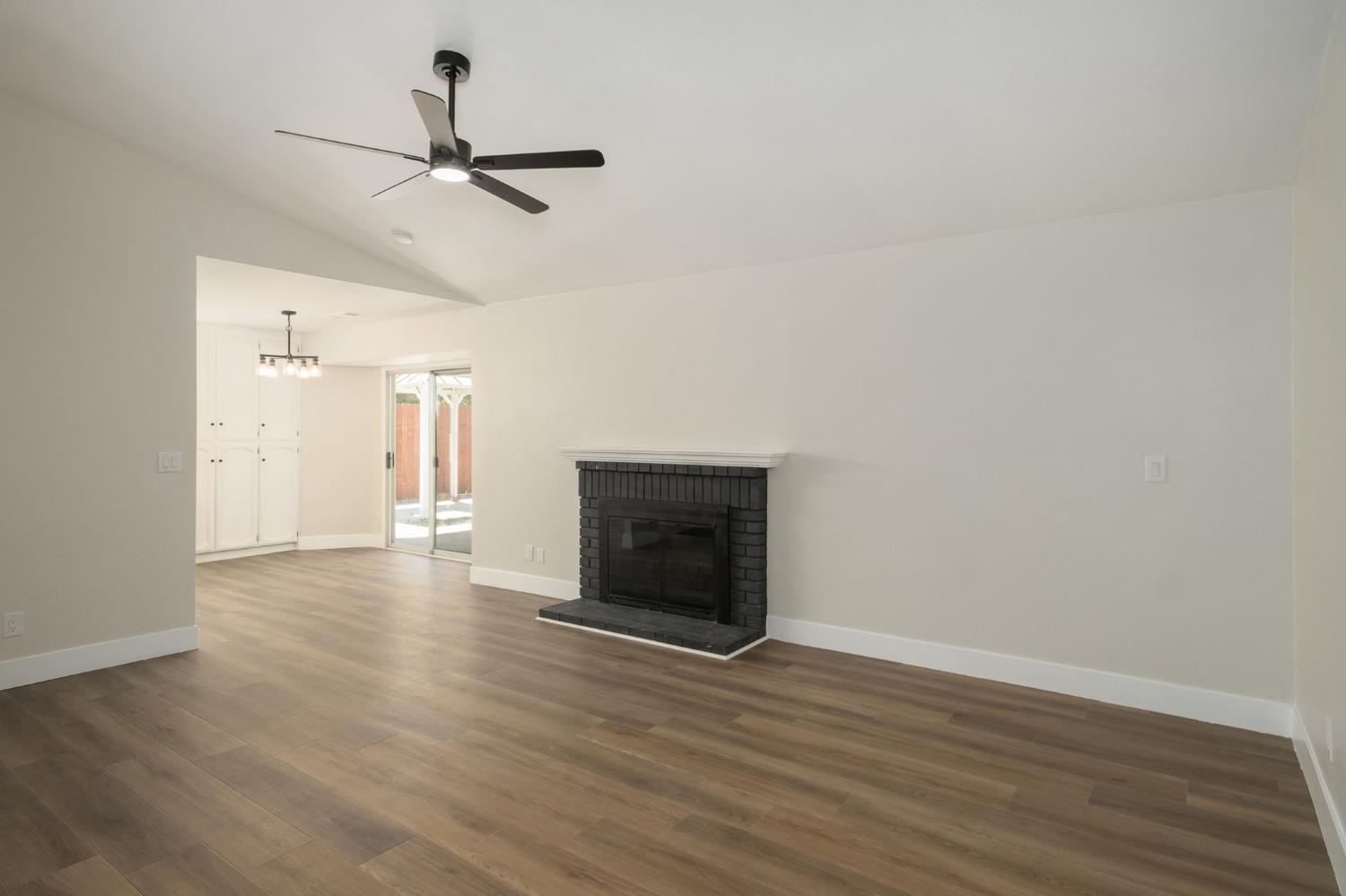 893 East Decatur Avenue Fresno, CA 93720 - Photo 11 of 36