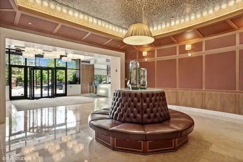 $315,000 | 849 North Franklin Street, Unit 1406, Chicago, IL 60610