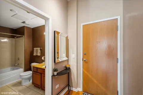 $315,000 | 849 North Franklin Street, Unit 1406, Chicago, IL 60610