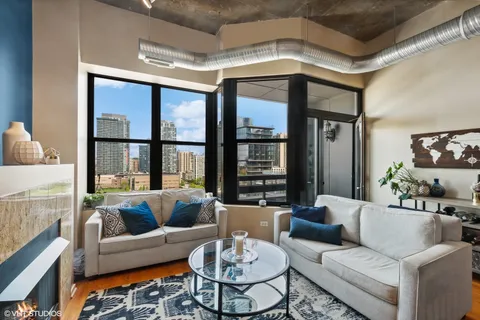 $315,000 | 849 North Franklin Street, Unit 1406, Chicago, IL 60610