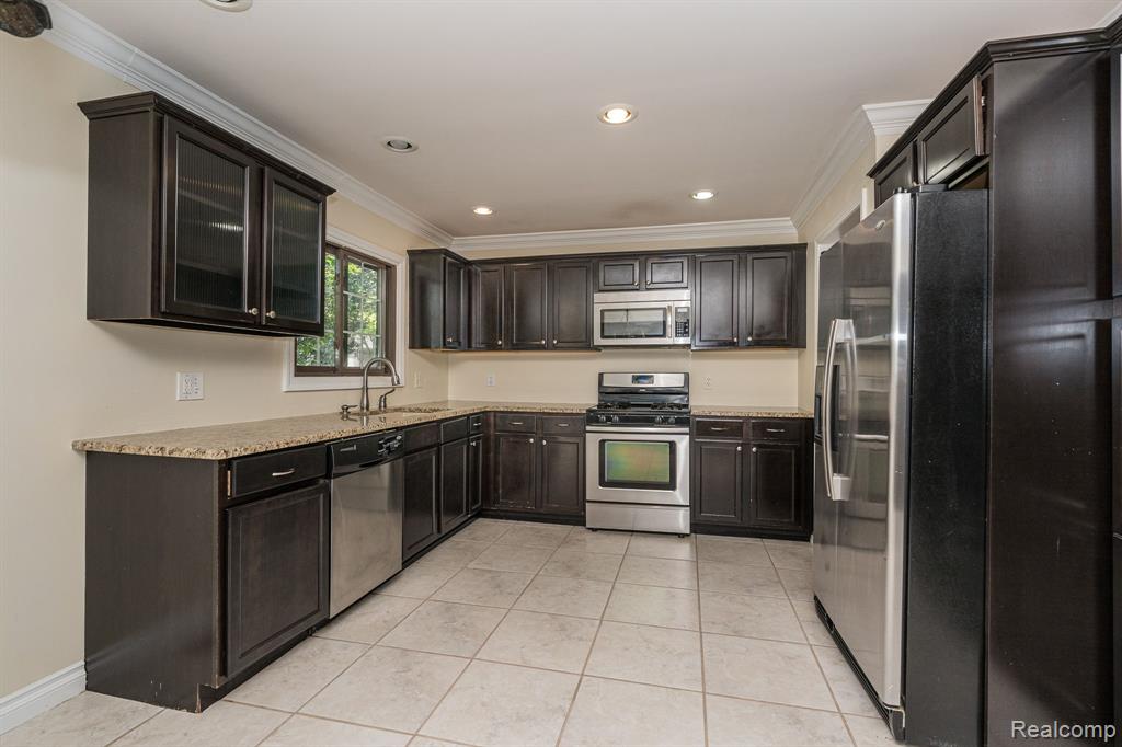 1631 Sumac Drive Rochester Hills, MI 48309 - Photo 10 of 29