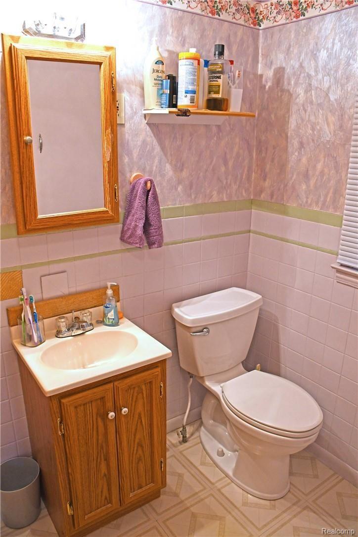3015 Wadhams Road North Street, MI 48049 - Photo 19 of 28 BATHROOM2.jpg
