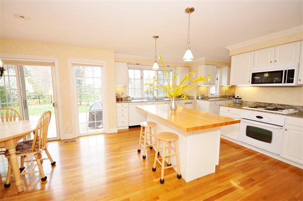 126 Strawberry Hill Road Acton, MA 01742 - Photo 3 of 17 Gallery Image 3