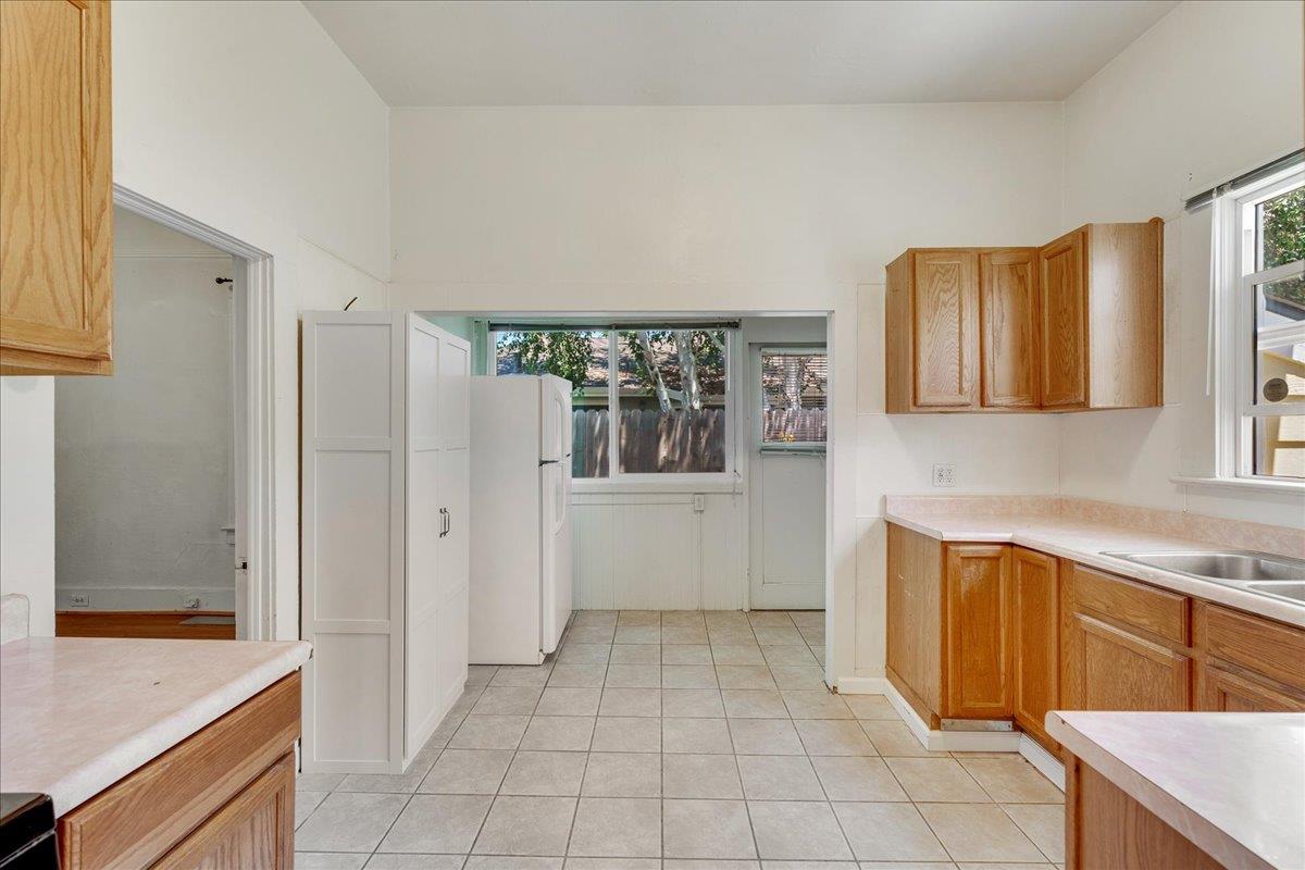 113 Fairbanks Street Santa Cruz, CA 95060 - Photo 19 of 27 a view of a kitchen with electric appliances