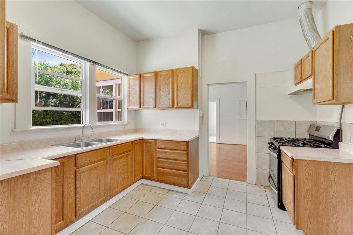 113 Fairbanks Street Santa Cruz, CA 95060 - Photo 20 of 27 a kitchen with a stove a sink and a refrigerator
