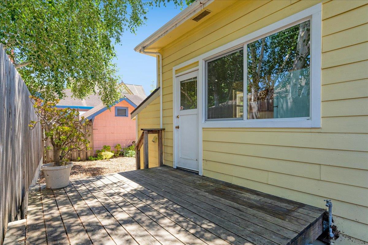 113 Fairbanks Street Santa Cruz, CA 95060 - Photo 25 of 27 a front view of a house with a yard