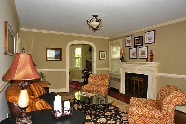 730 White Oak Road Southwest Roanoke, VA 24014 - Photo 3 of 35 Living Room