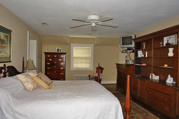 730 White Oak Road Southwest Roanoke, VA 24014 - Photo 31 of 35 Master Bedroom