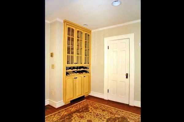 730 White Oak Road Southwest Roanoke, VA 24014 - Photo 8 of 35 Kitchen/Wine Cabinet