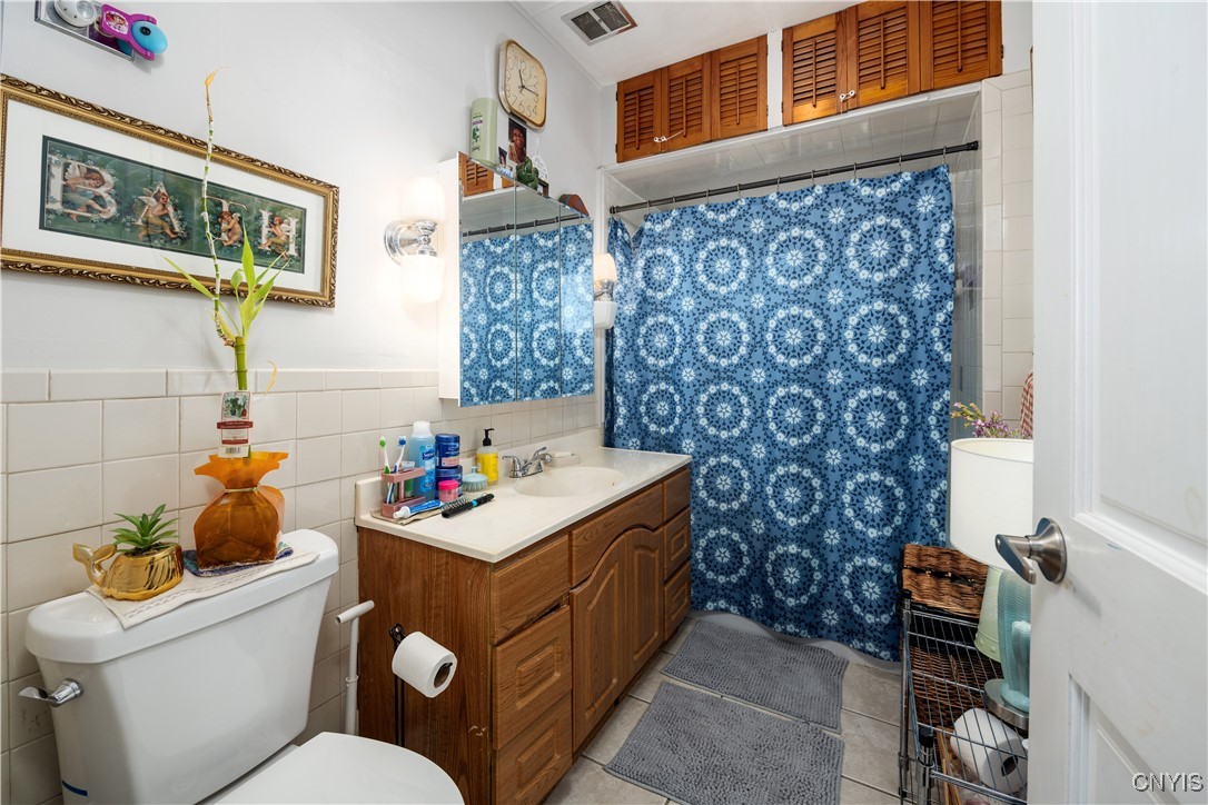 327 Vann Street Syracuse, NY 13206 - Photo 30 of 45 Main level bathroom