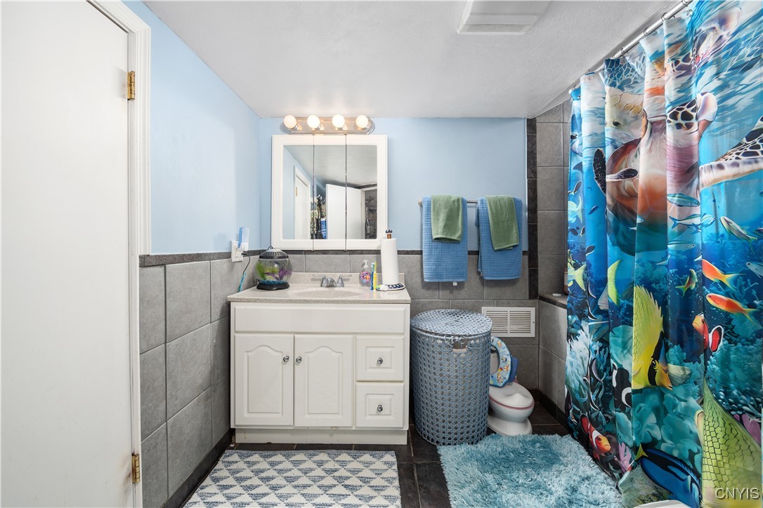 327 Vann Street Syracuse, NY 13206 - Photo 33 of 45 Full bathroom #3 basement