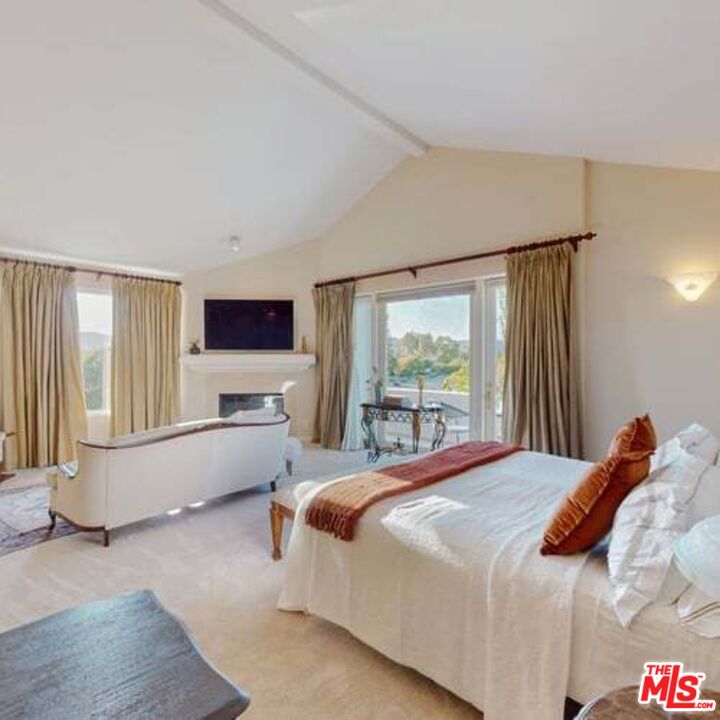 12699 Promontory Road Los Angeles, CA 90049 - Photo 36 of 69 Gallery Image 36