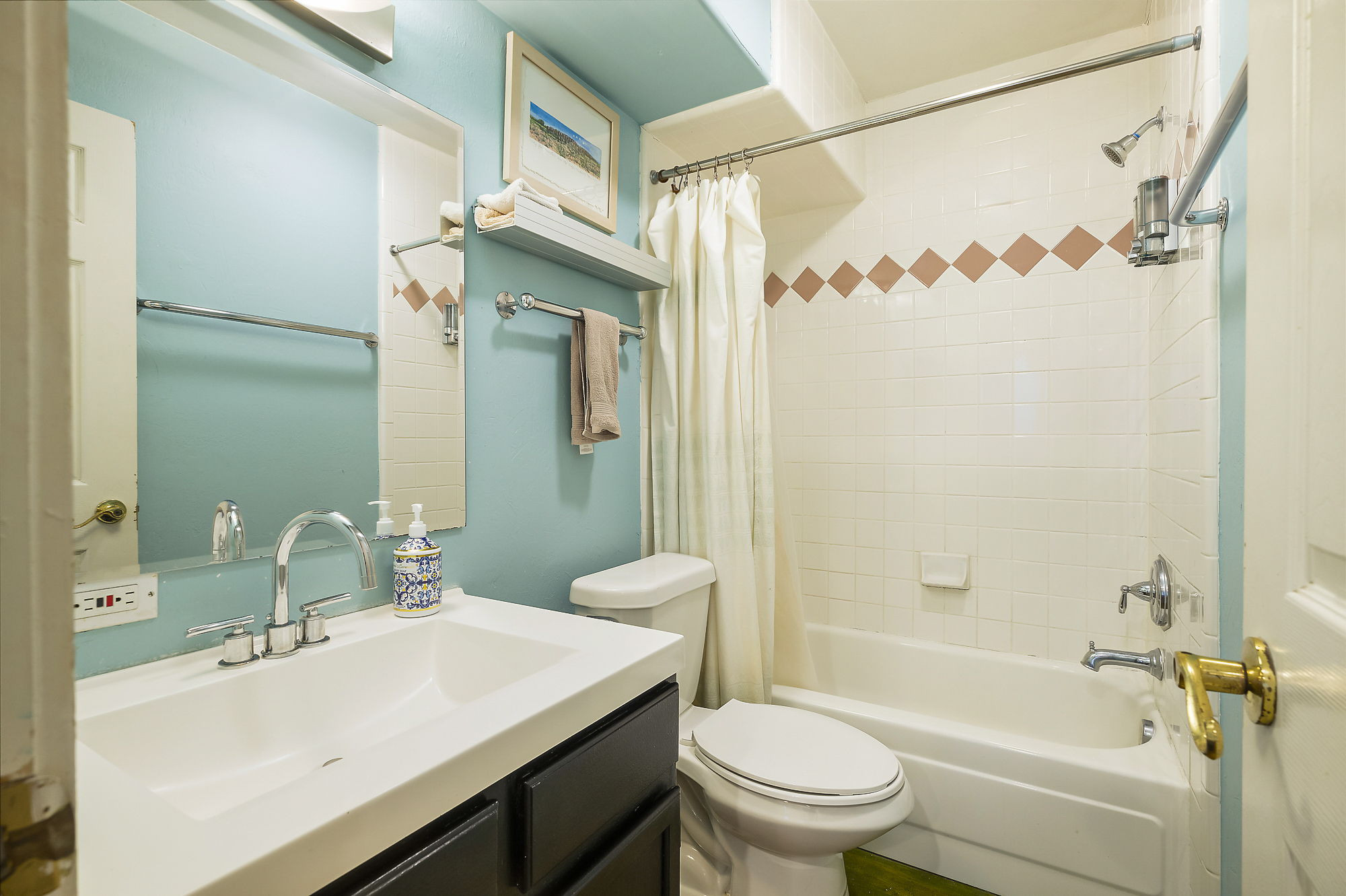 1007 East 8th Street Austin, TX 78702 - Photo 28 of 40 Bathroom with vanity and shower / tub combo