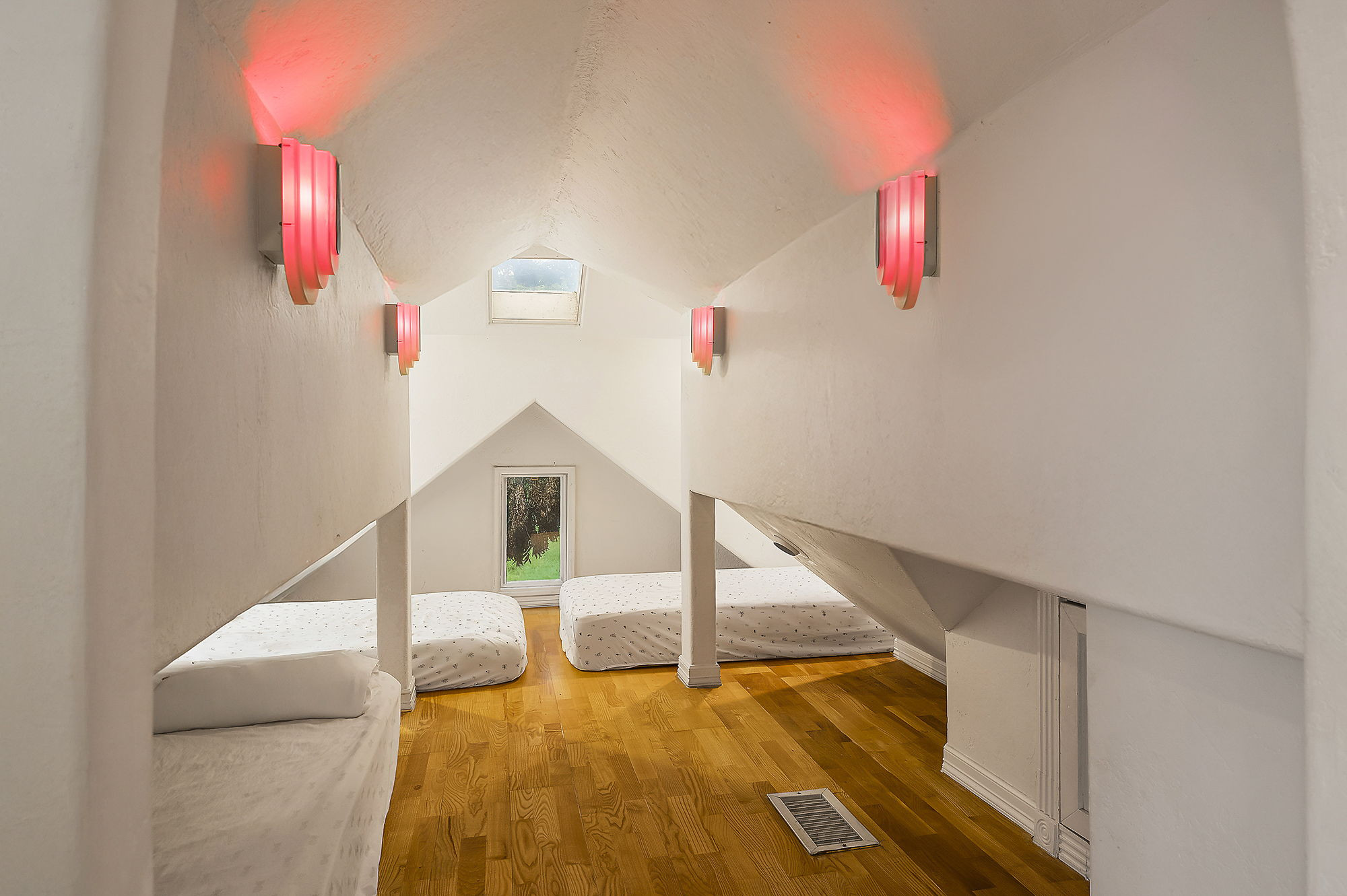 1007 East 8th Street Austin, TX 78702 - Photo 36 of 40 Bonus room featuring lofted ceiling and light wood-style flooring