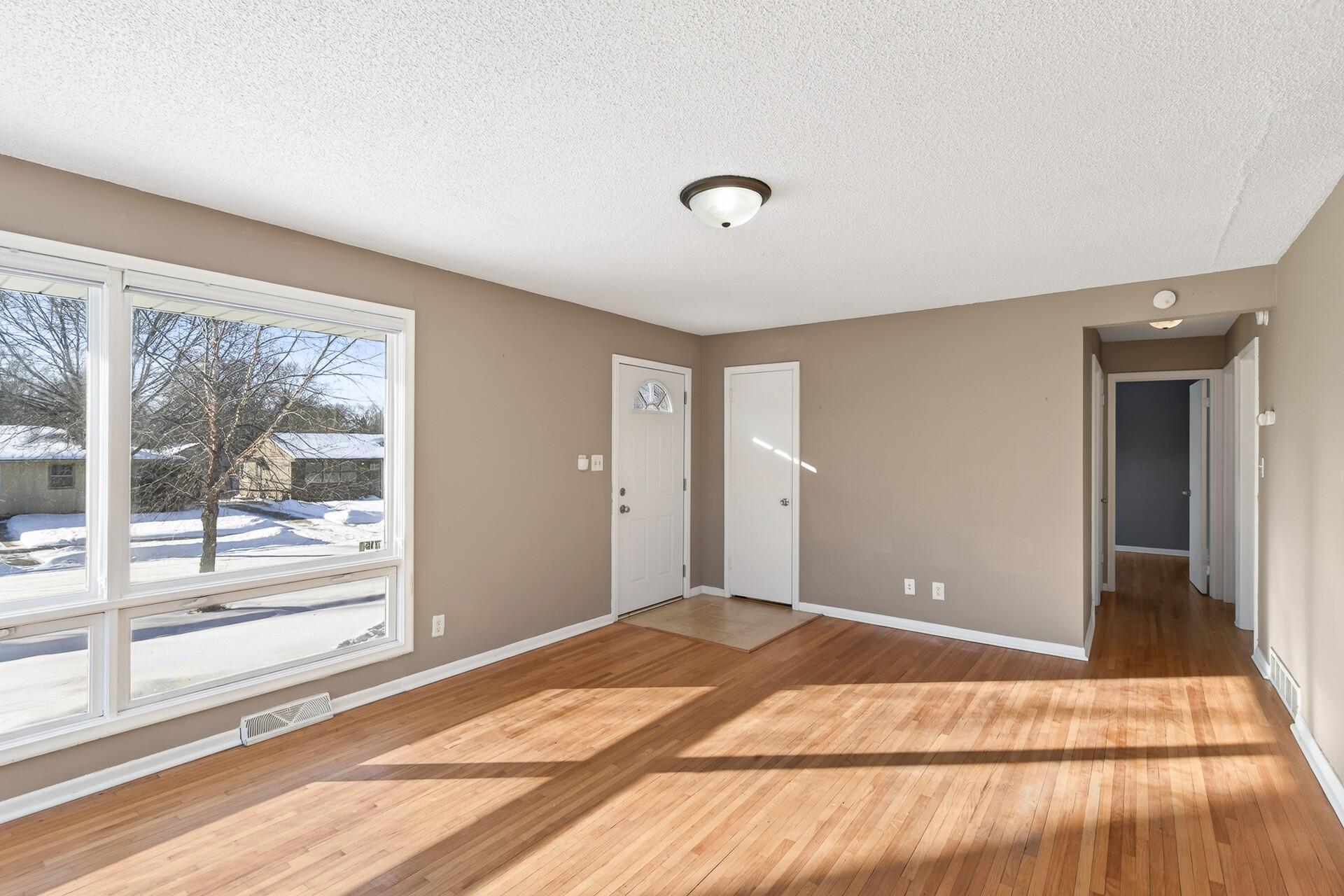 1589 East Euclid Street St. Paul, MN 55106 - Photo 5 of 26