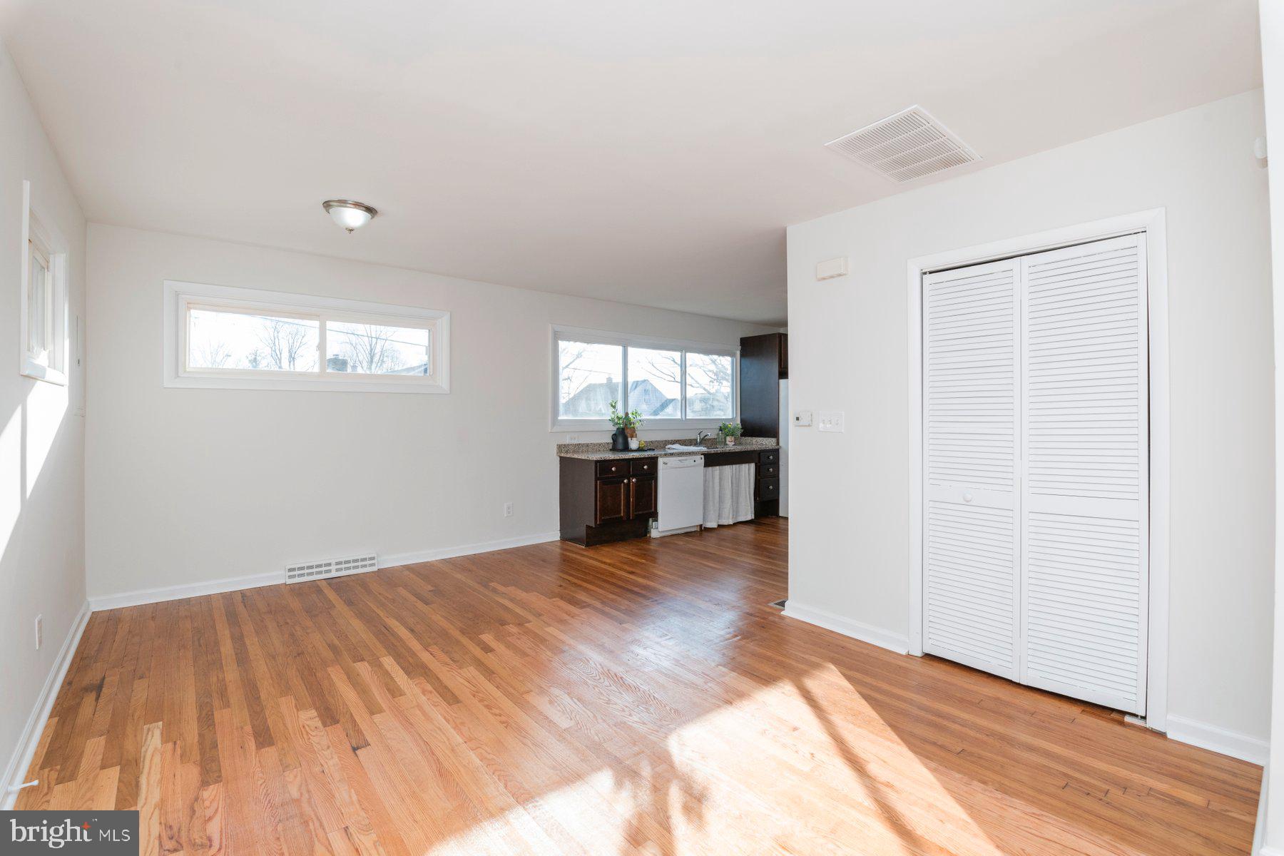7906 Bon Air Road Baltimore, MD 21234 - Photo 3 of 26 Gallery Image 3