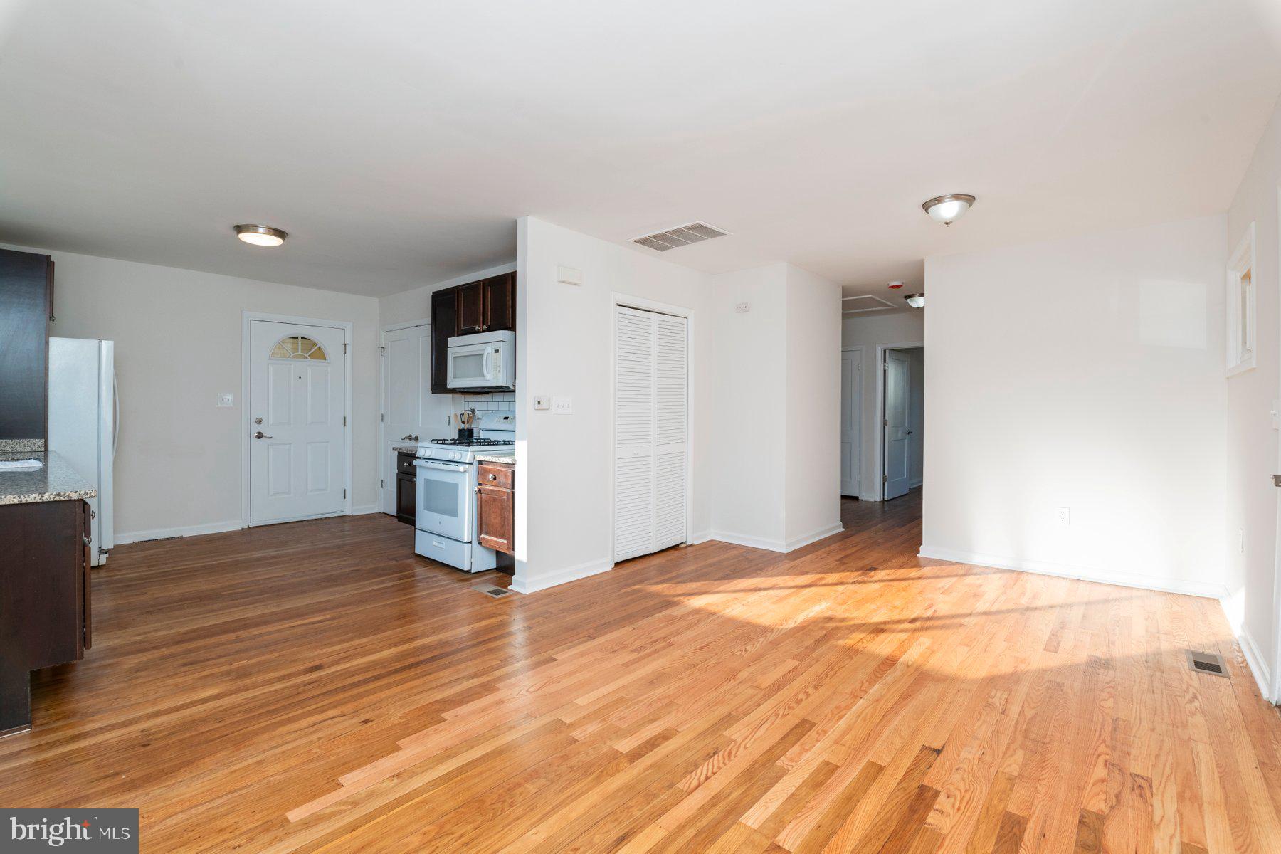 7906 Bon Air Road Baltimore, MD 21234 - Photo 4 of 26 Gallery Image 4