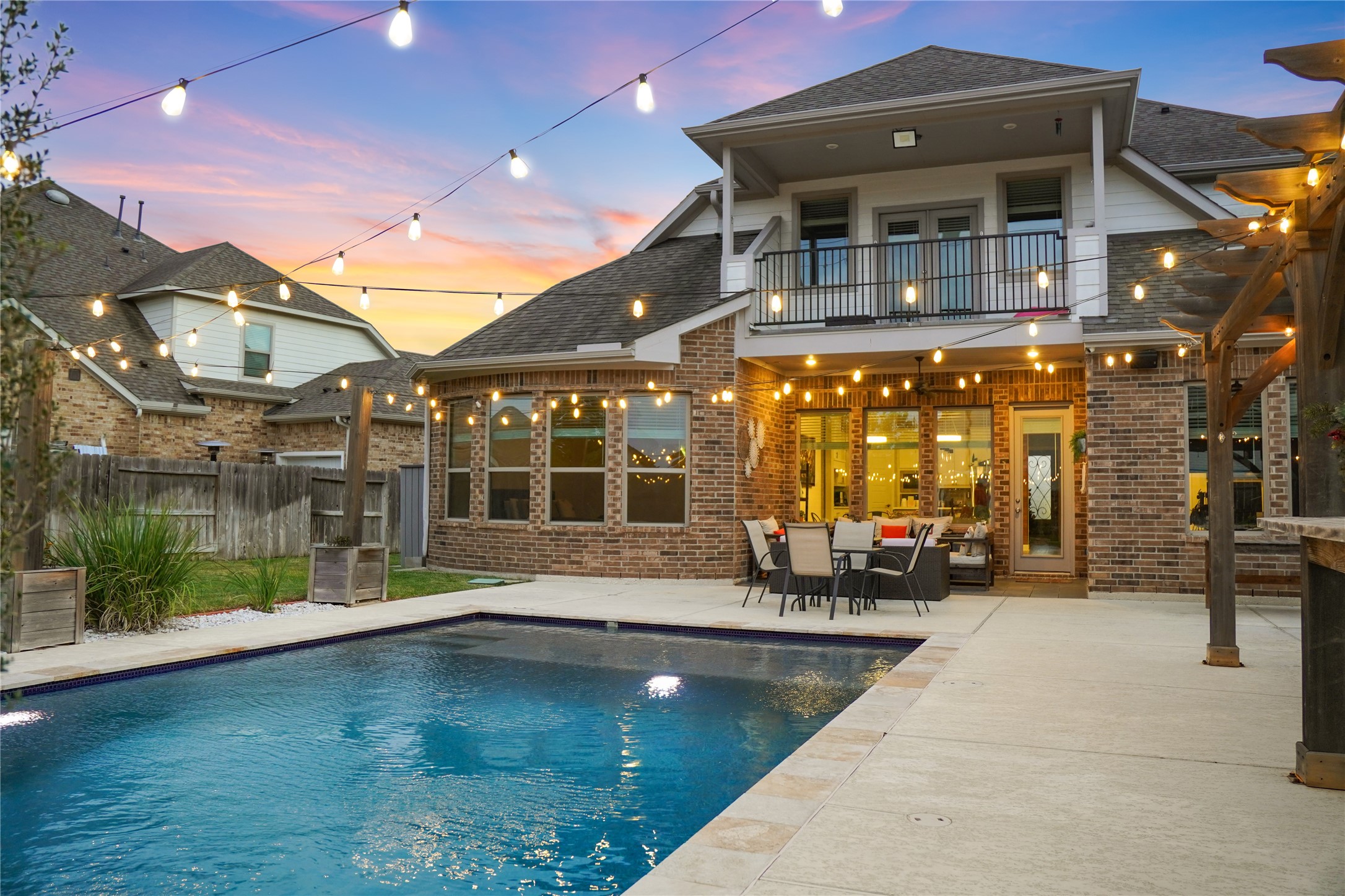7518 Windsong Bend Road Spring, TX 77379 - Photo 41 of 49 outdoor view of a building with a swimming pool