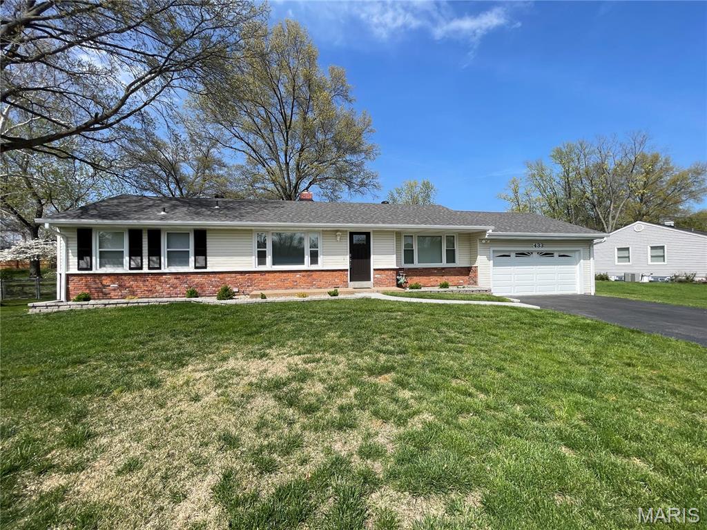 433 Essen Lane Ballwin, MO 63021 - Photo 3 of 38