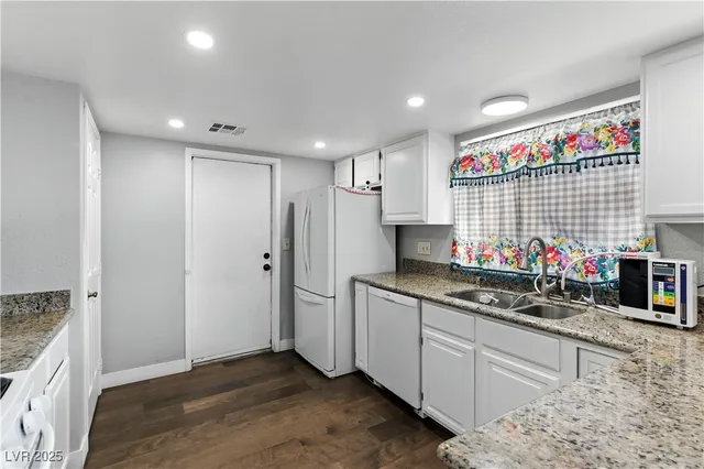 $1,800 | 3280 Dayflower Street, Unit 1, Las Vegas, NV 89121