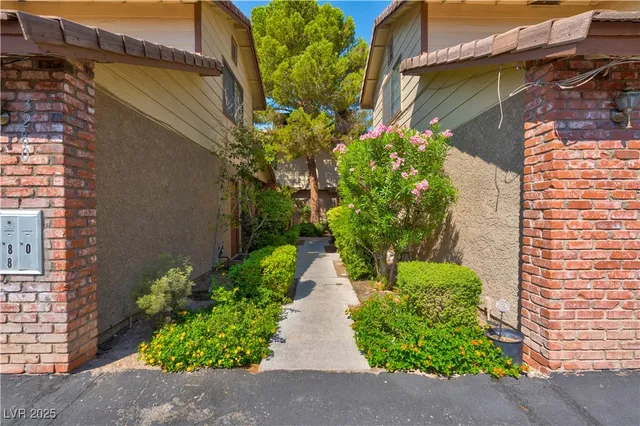 $1,800 | 3280 Dayflower Street, Unit 1, Las Vegas, NV 89121