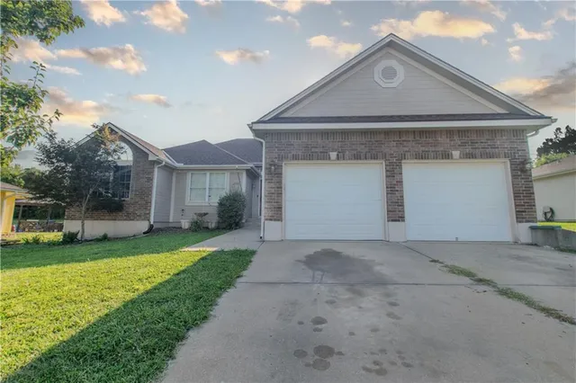 $319,900 | 2500 Twin Oaks Drive, Harrisonville, MO 64701