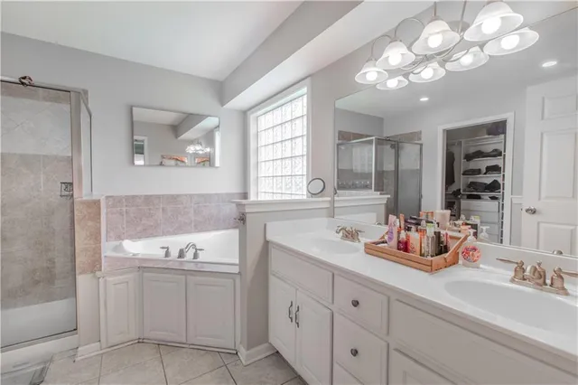 $319,900 | 2500 Twin Oaks Drive, Harrisonville, MO 64701