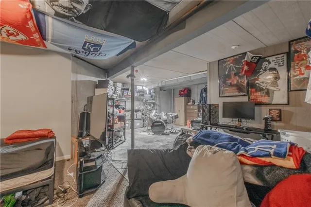 $319,900 | 2500 Twin Oaks Drive, Harrisonville, MO 64701