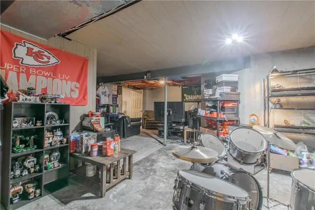 $319,900 | 2500 Twin Oaks Drive, Harrisonville, MO 64701