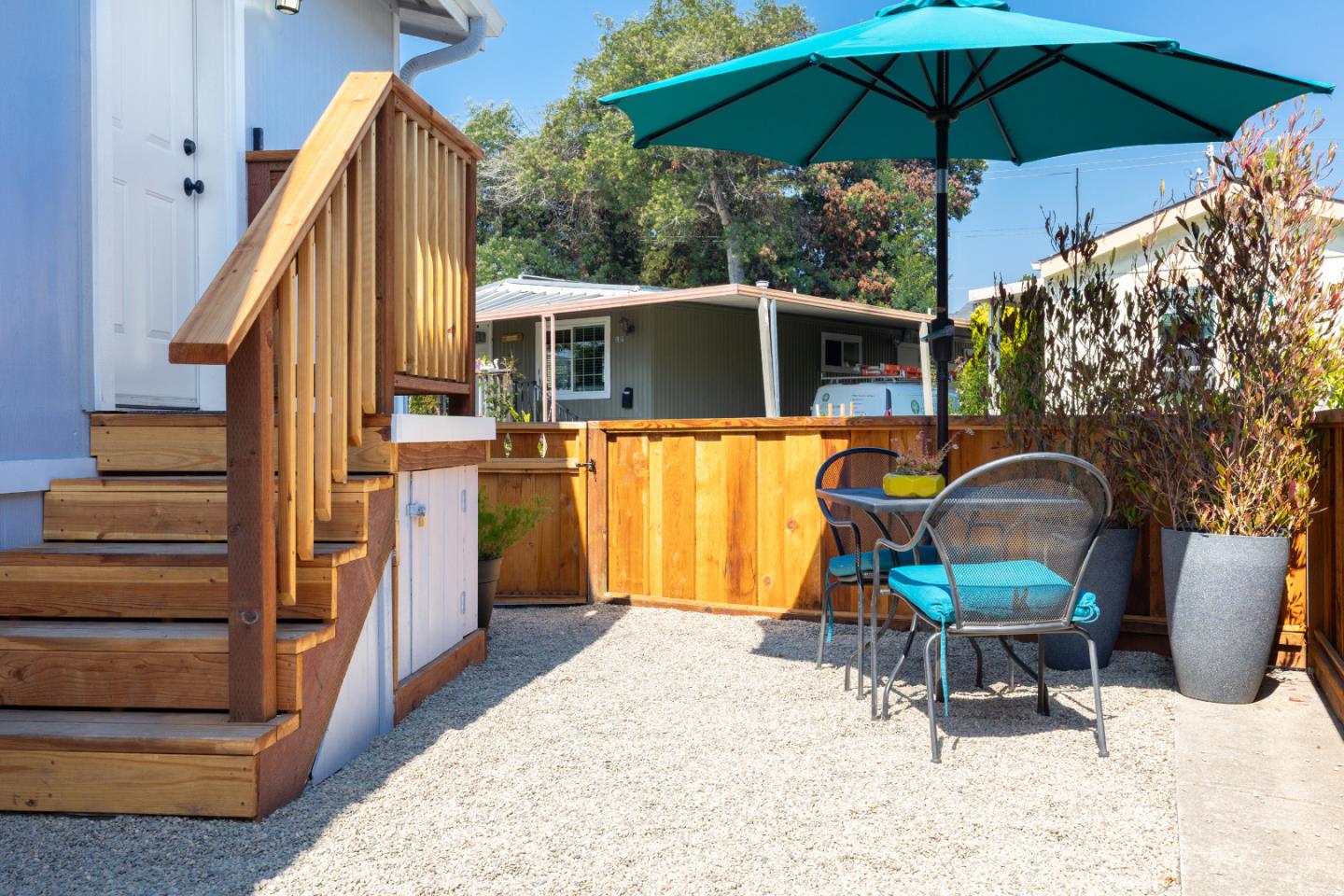 2546 Capitola Road, Unit 6 Santa Cruz, CA 95062 - Photo 27 of 40 a house view with a seating space