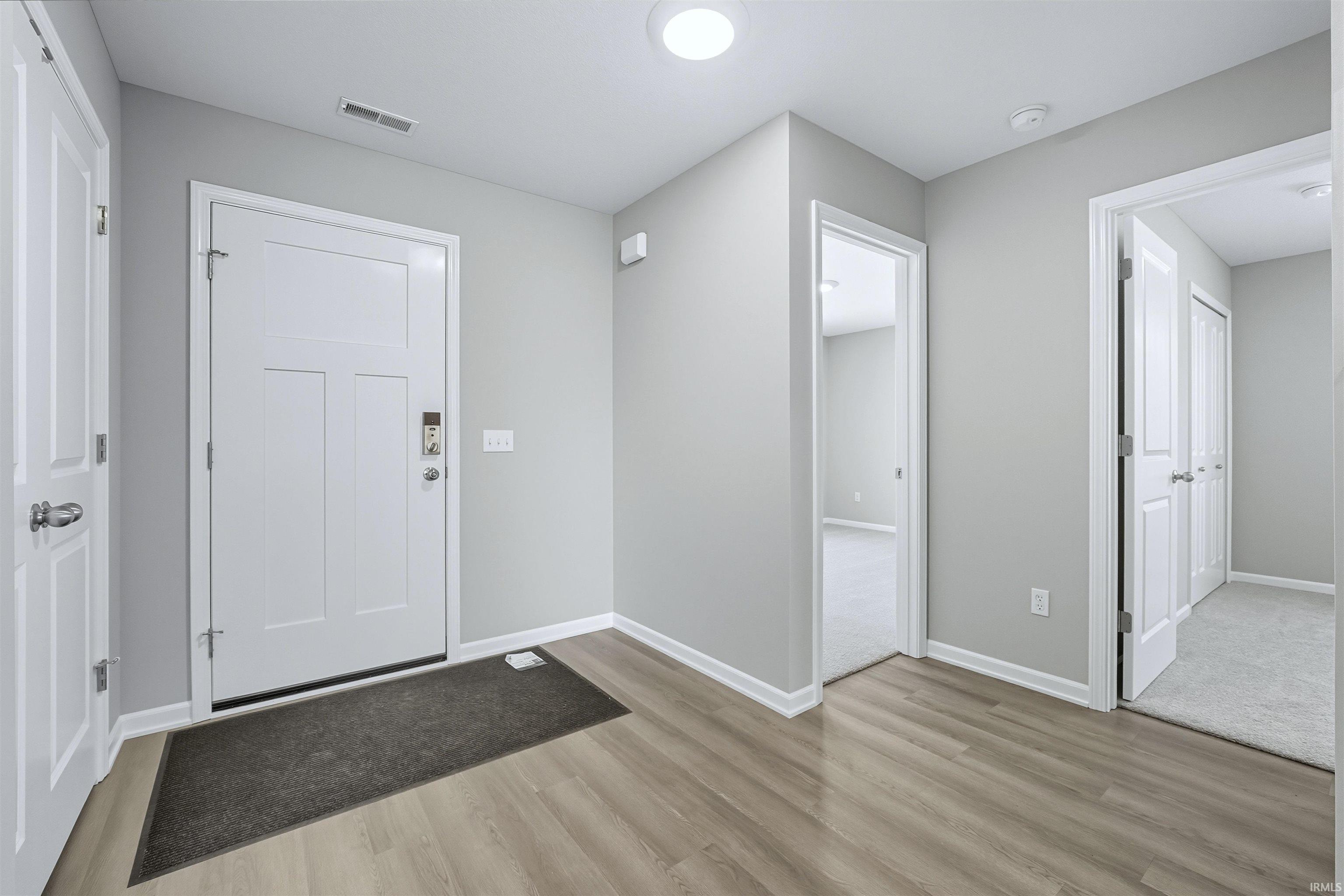 568 Lago Court Fort Wayne, IN 46818 - Photo 4 of 18