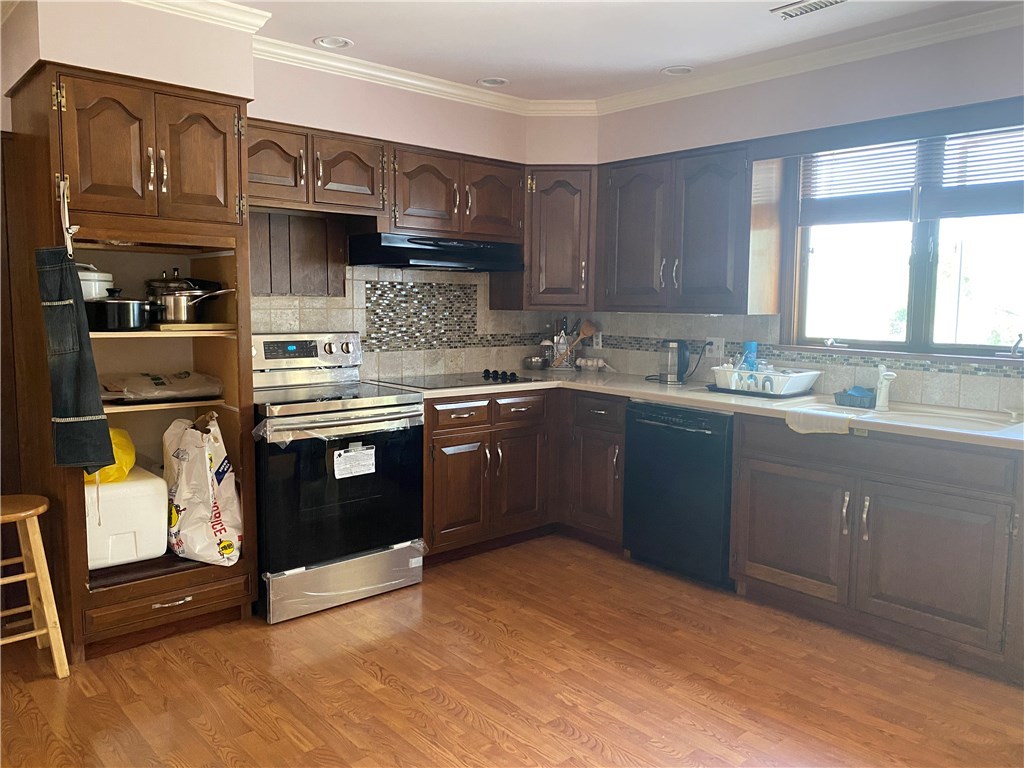 446 Budlong Road Cranston, RI 02920 - Photo 14 of 32