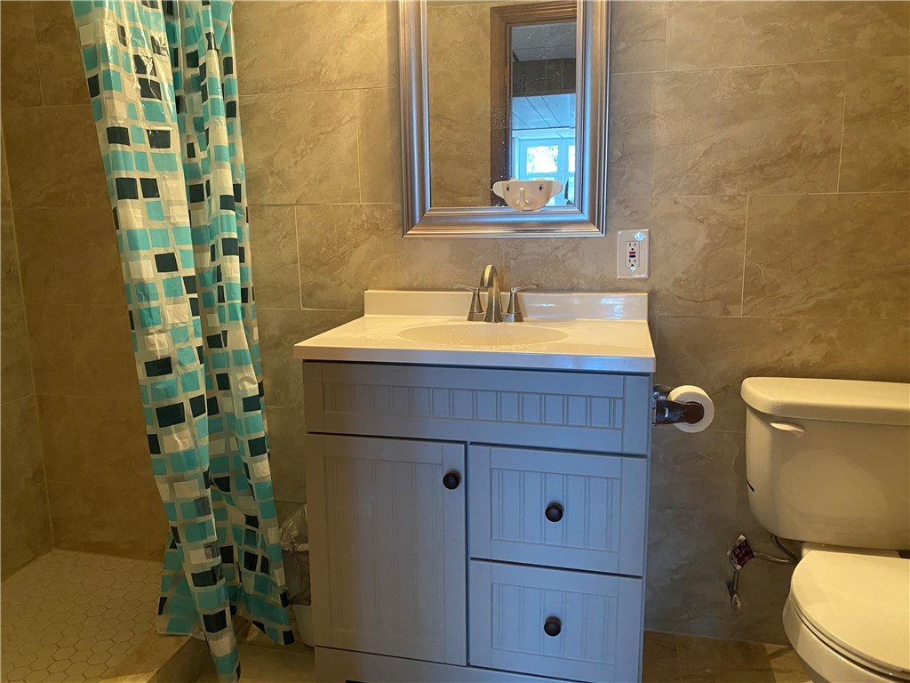 446 Budlong Road Cranston, RI 02920 - Photo 30 of 32