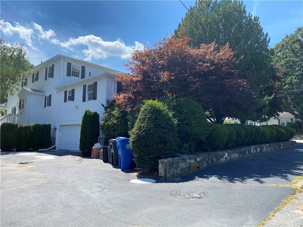 446 Budlong Road Cranston, RI 02920 - Photo 3 of 32