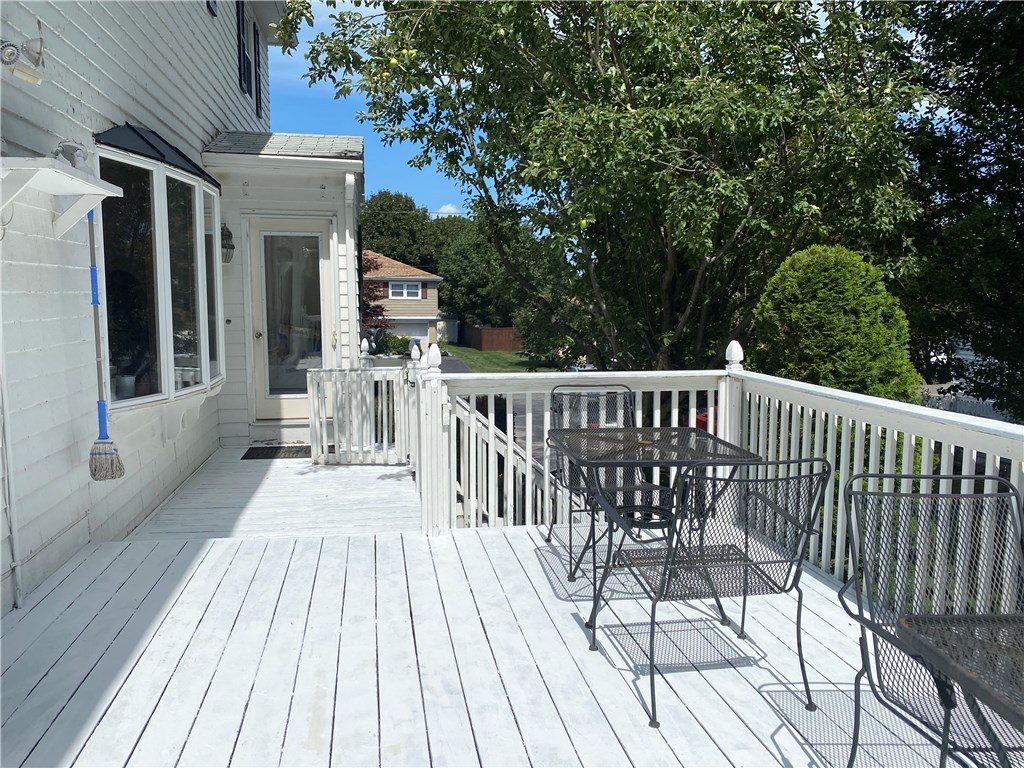 446 Budlong Road Cranston, RI 02920 - Photo 5 of 32