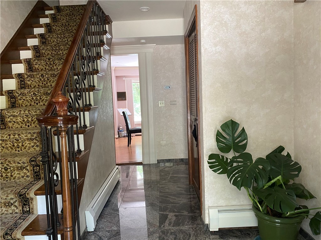 446 Budlong Road Cranston, RI 02920 - Photo 9 of 32