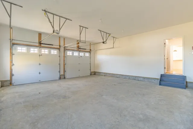 an empty room with windows and pillars in it